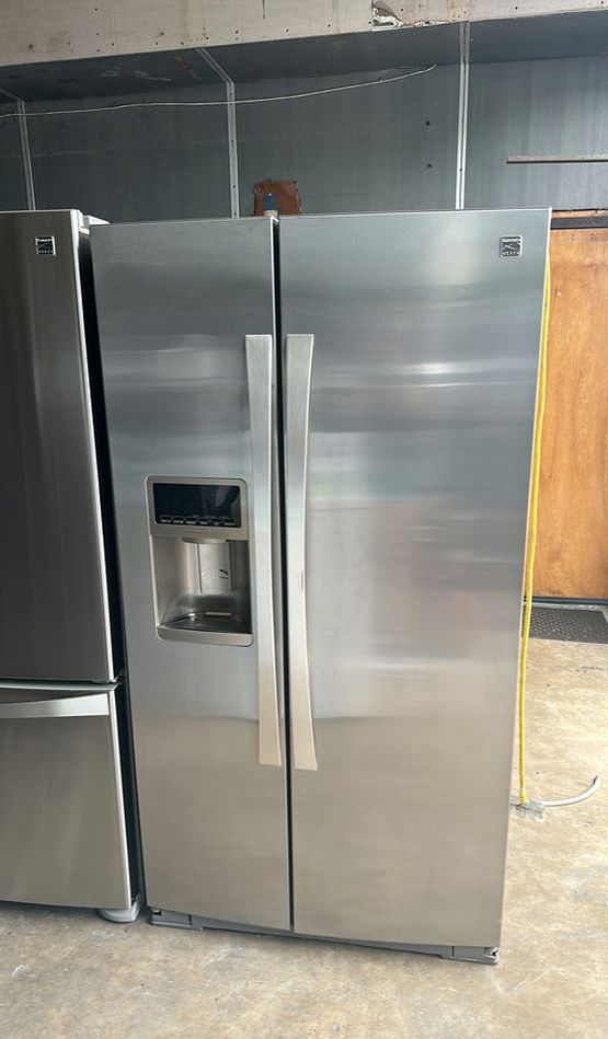 Side by Side Refrigerator with Water Dispenser
