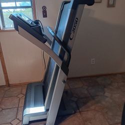 NordicTrack C2050 Folding Treadmill