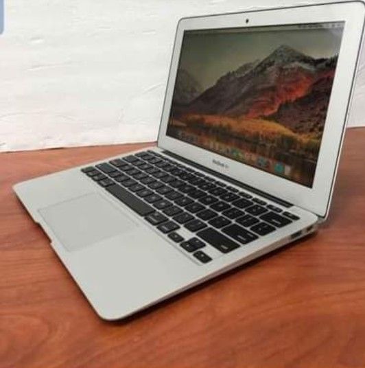 Macbook Air 2014, 11 inch 4GB Ram 128GB SSDGOOD CONDITION👌👌With Original  Charger!!