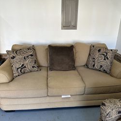 Bassett Couch For Sale 