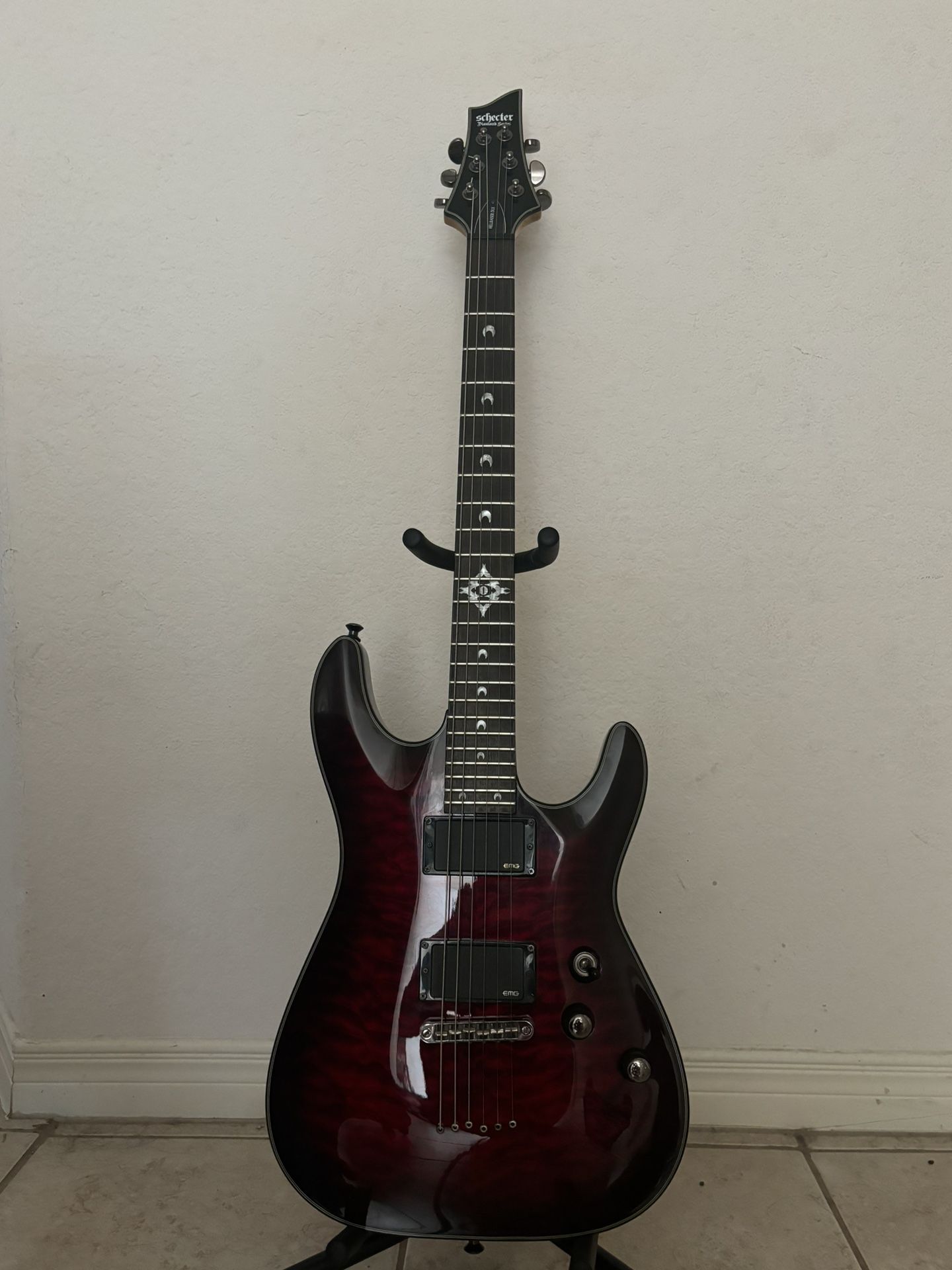 Schecter Diamond series Hellraiser DLX, red electric guitar