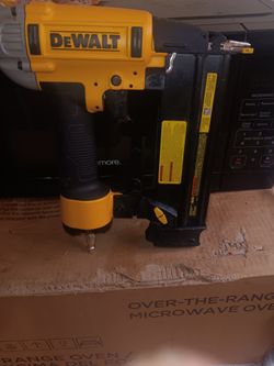 Dewalt 18 Gauge Brad Nailer