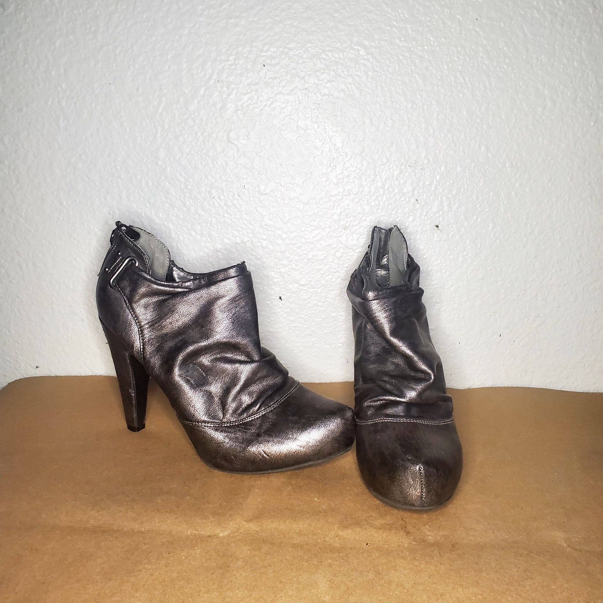 Guess Women’s Silver Ankle Heels Size 8