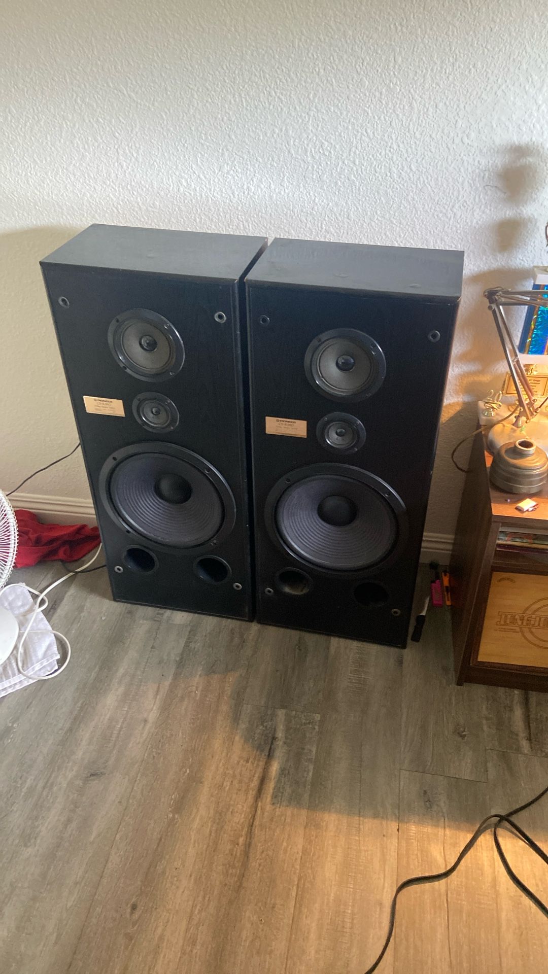Sound system, speaker Steelo speakers