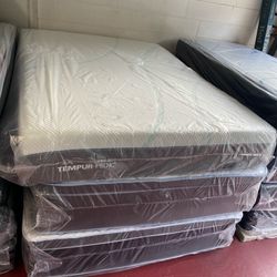 Queen Size Mattress TempurPedic Adapt  Medium Contour Technology Premium Comfort Factory Fresh & Sealed in Plastic Same Day Delivery