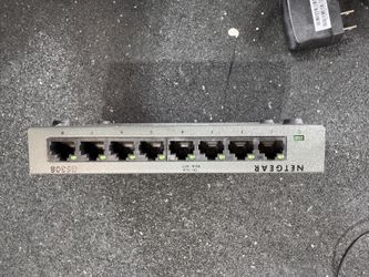 Netgear GS308 8-Port Gigabit Ethernet Switch – Works Great
