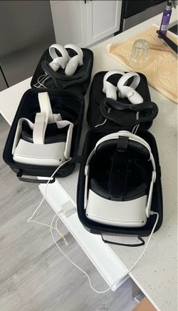 Oculus Quest 2 bundle x2 headsets