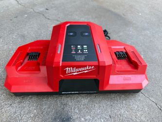 Milwaukee M18 Dual Bay Super Charger