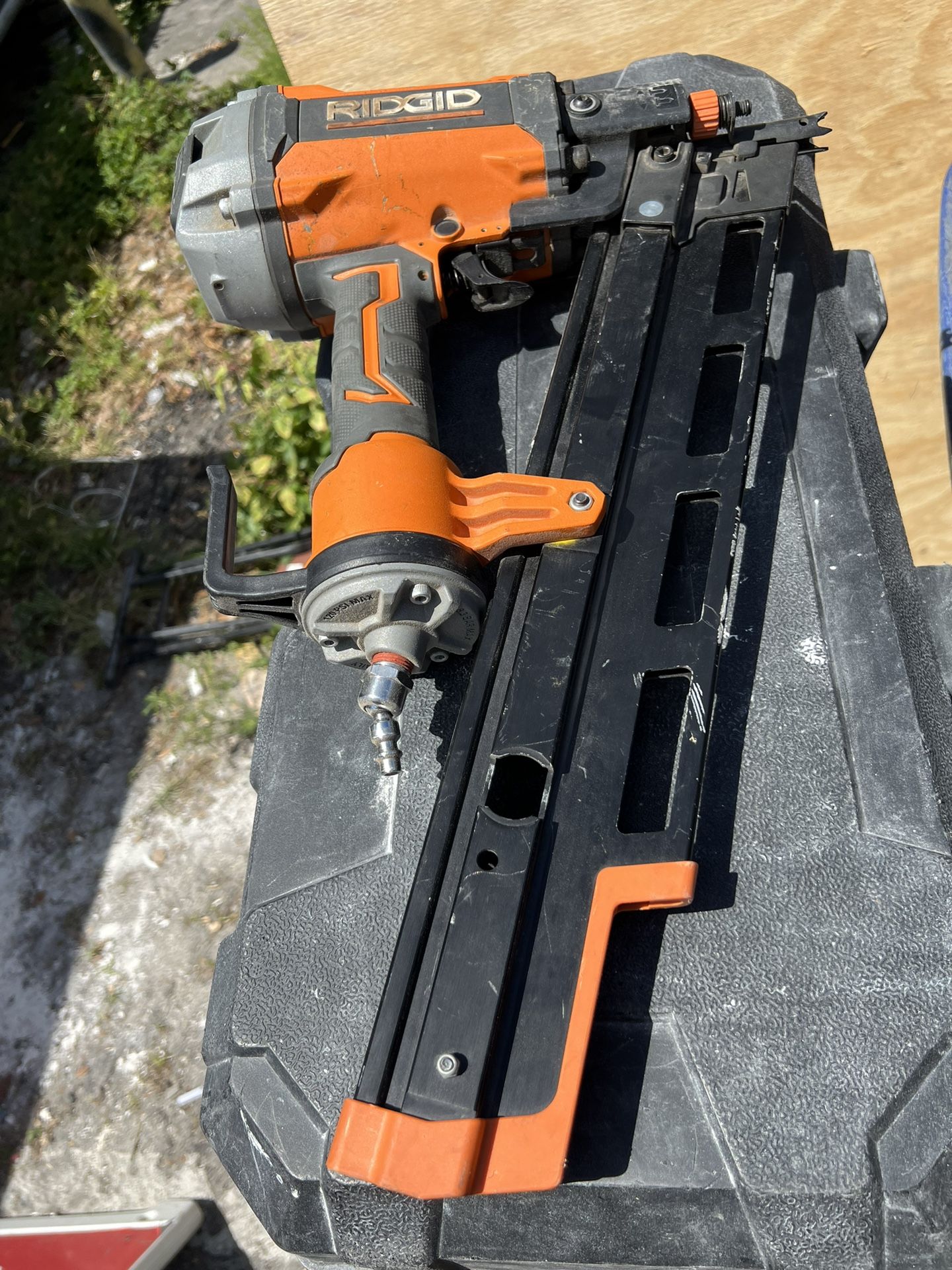 Ridgid Pneumatic 21 degree 3.5” Riund Head Framing Nailer