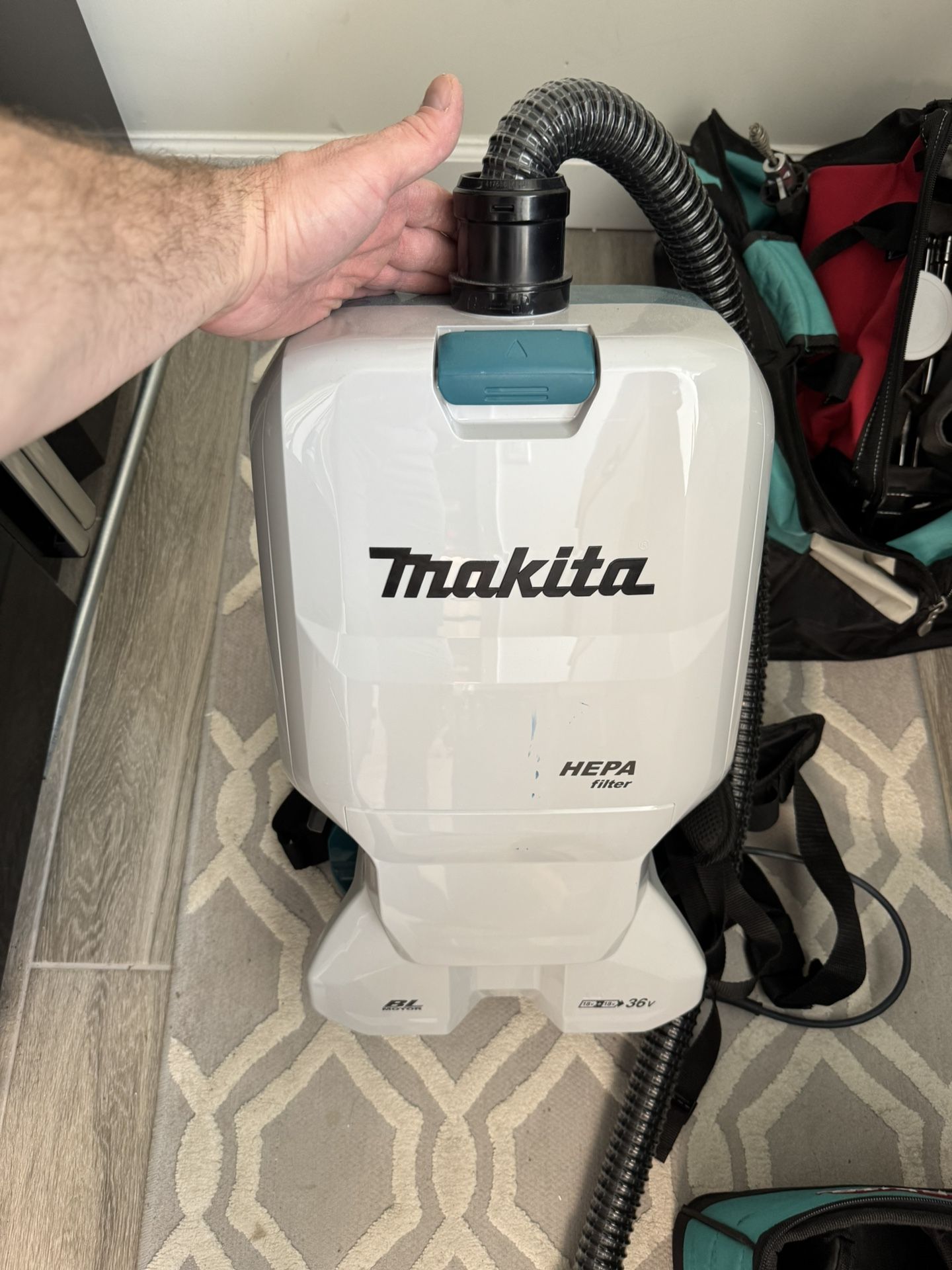 Makita Backpack Vacuum 36V
