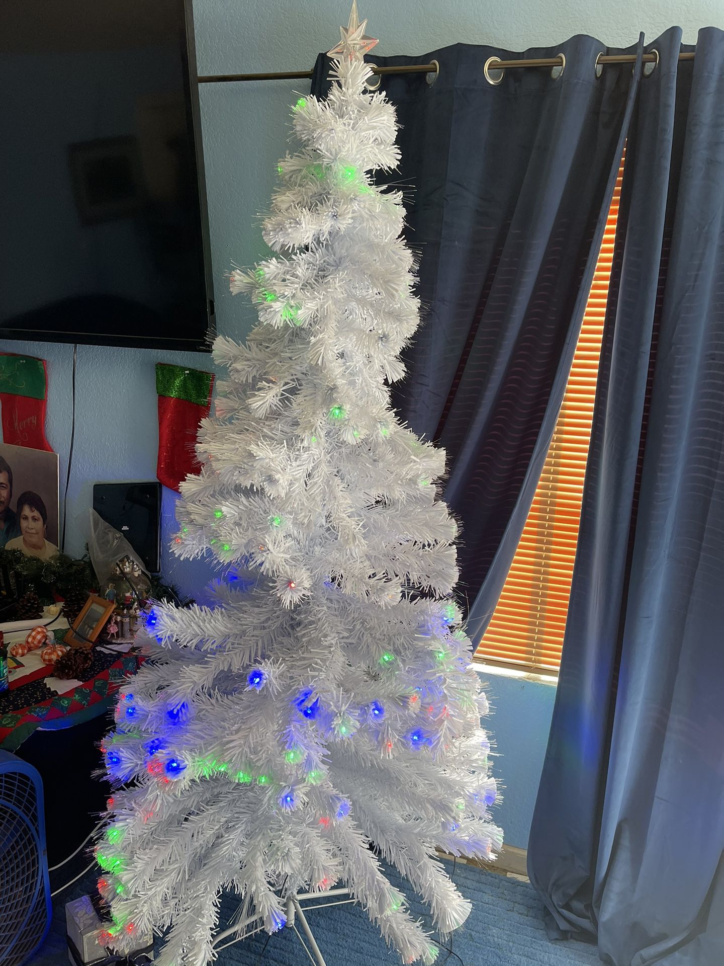 Beautiful White Xmas Led Tree With Built In Flashing Star N Multi Led Lights $80