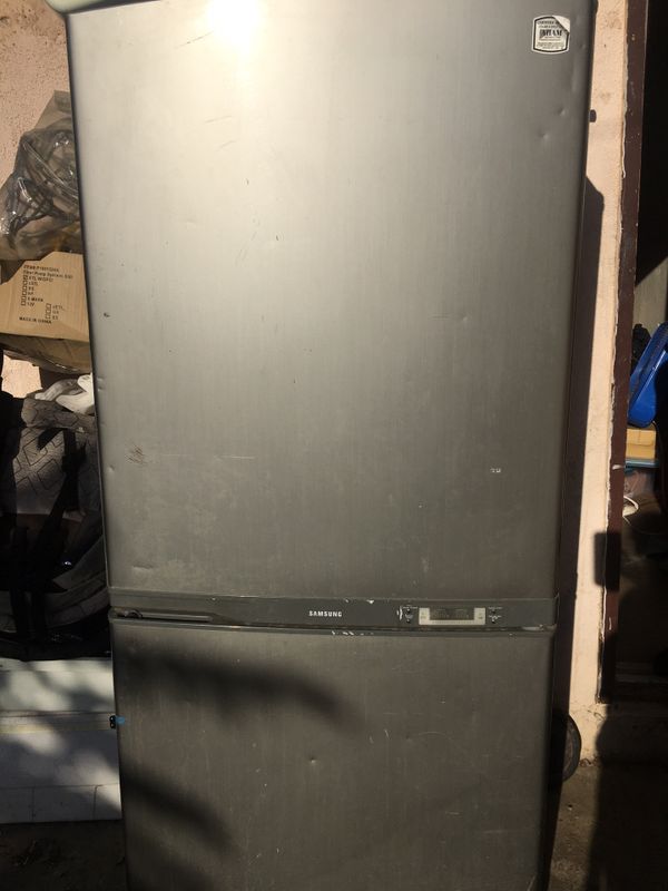 Broken samsung refrigerator for Sale in Bakersfield, CA OfferUp