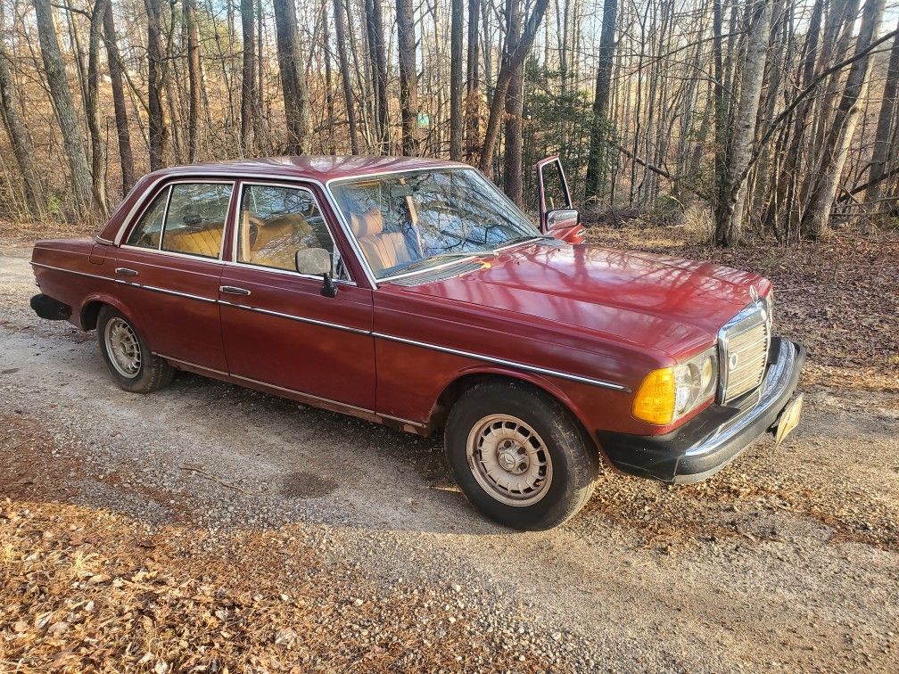 1977 Mercedes 240D Classic Diesel Sedan