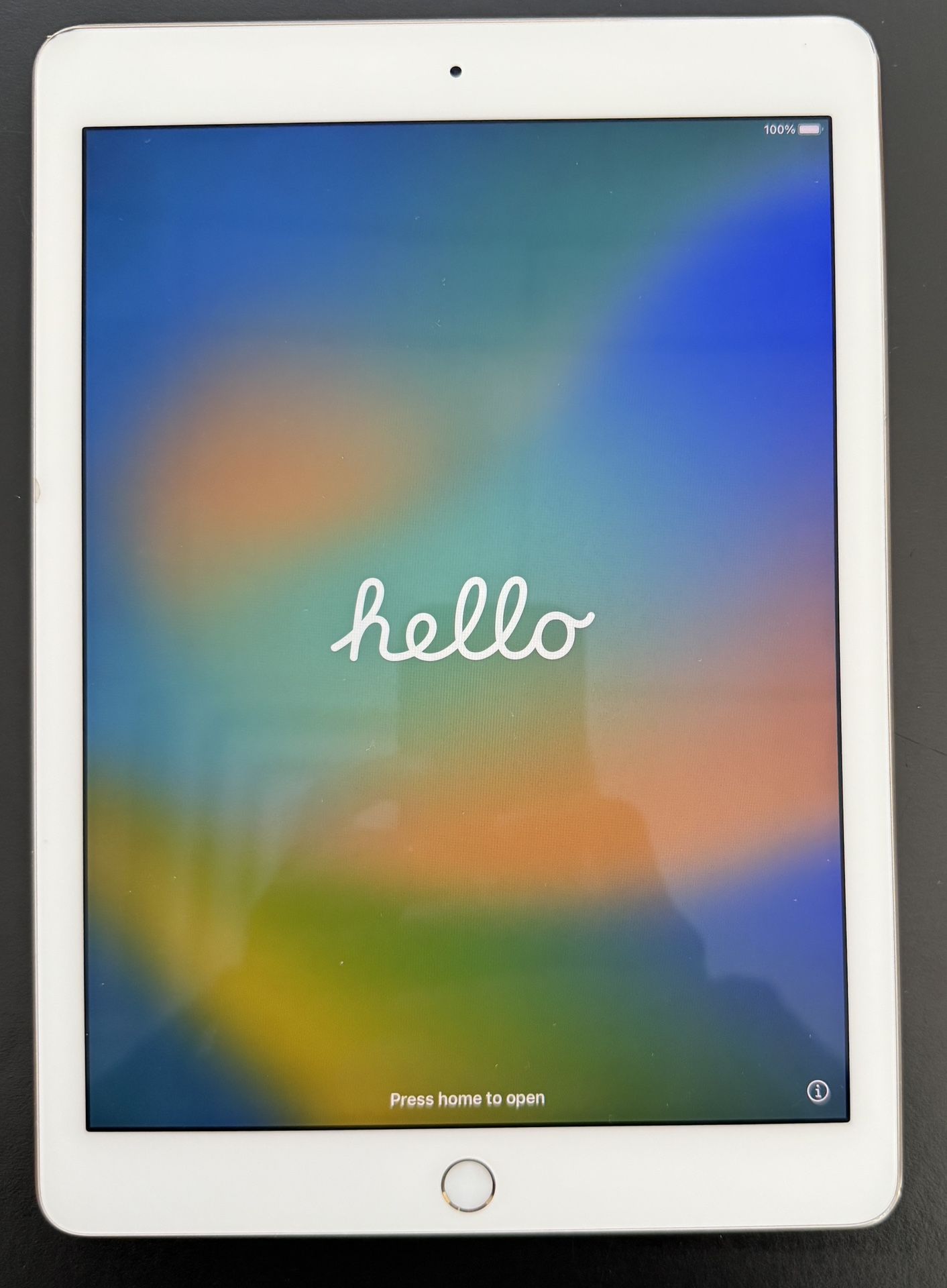 iPad Pro - Unlocked 9.7inch 128gb Great condition!