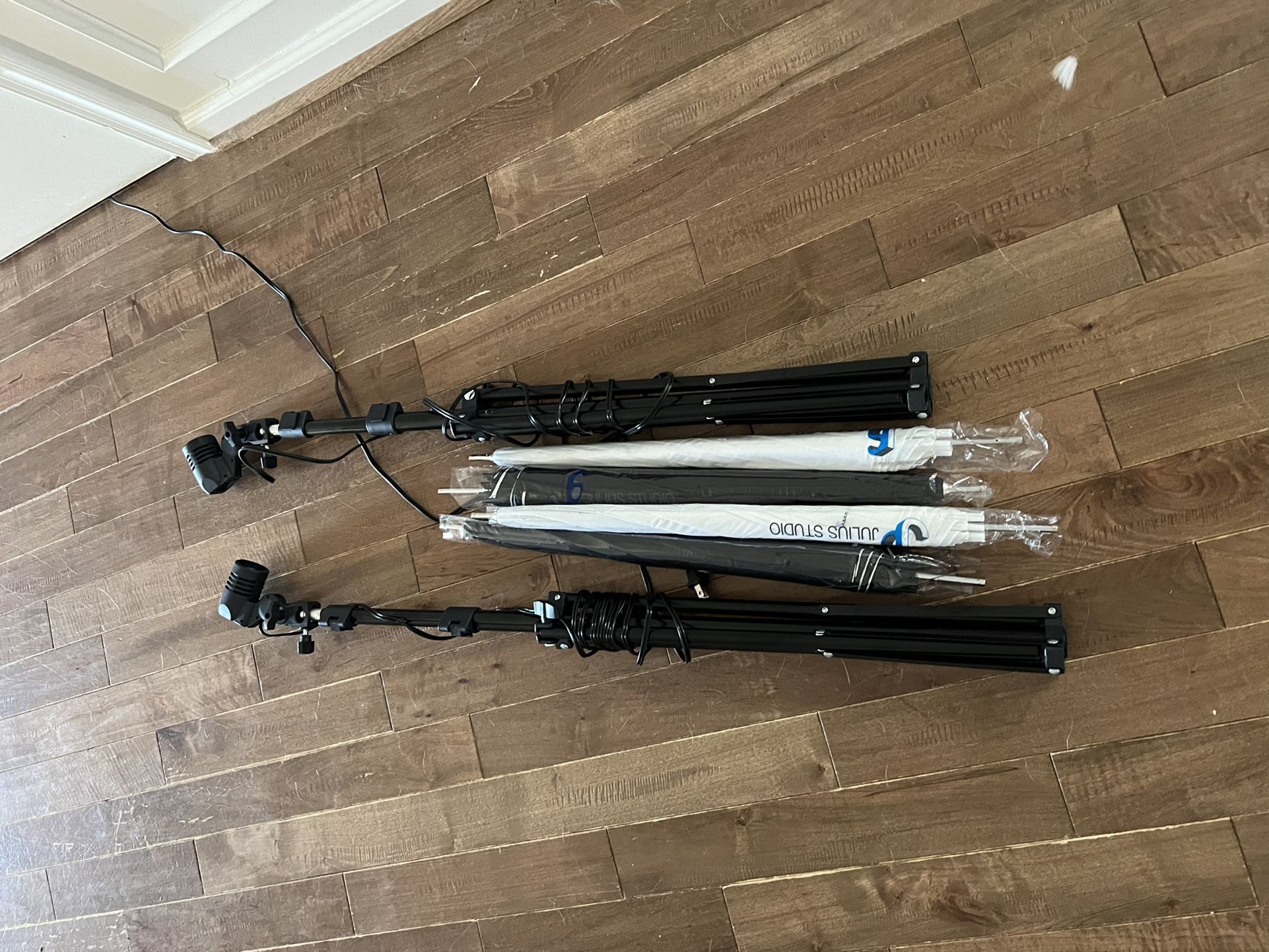 Backdrop stand studio lights and drop