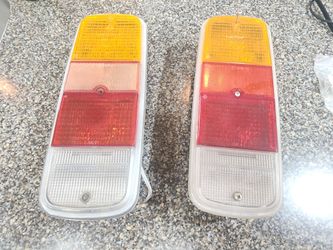 1974 vw bus tail light assembly ( no bulbs included)