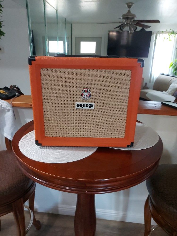 Crush guitar amplifier