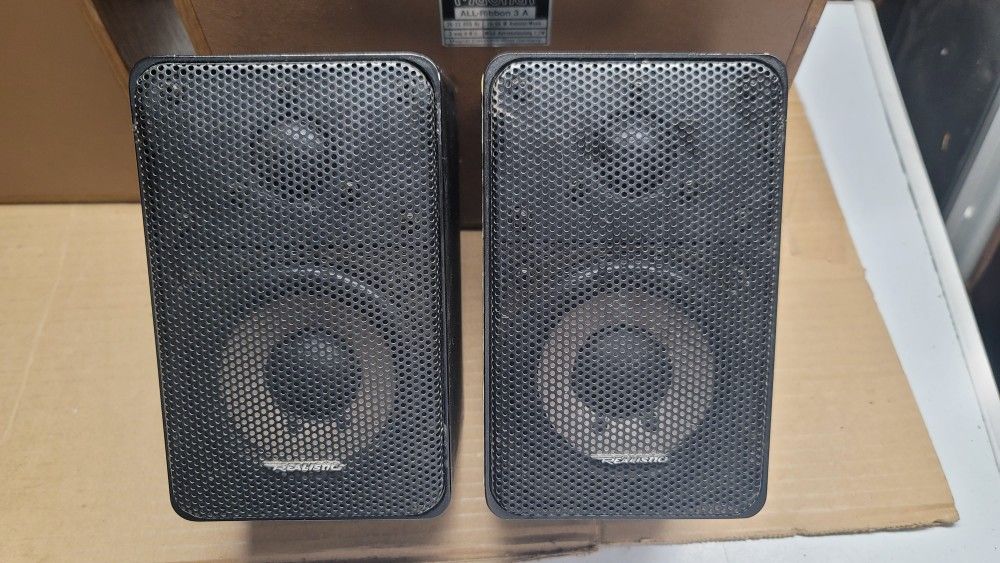 Realistic Minimus-7 Bookshelf Speakers 40-2030B Made in Japan (pair) 8 Ohm