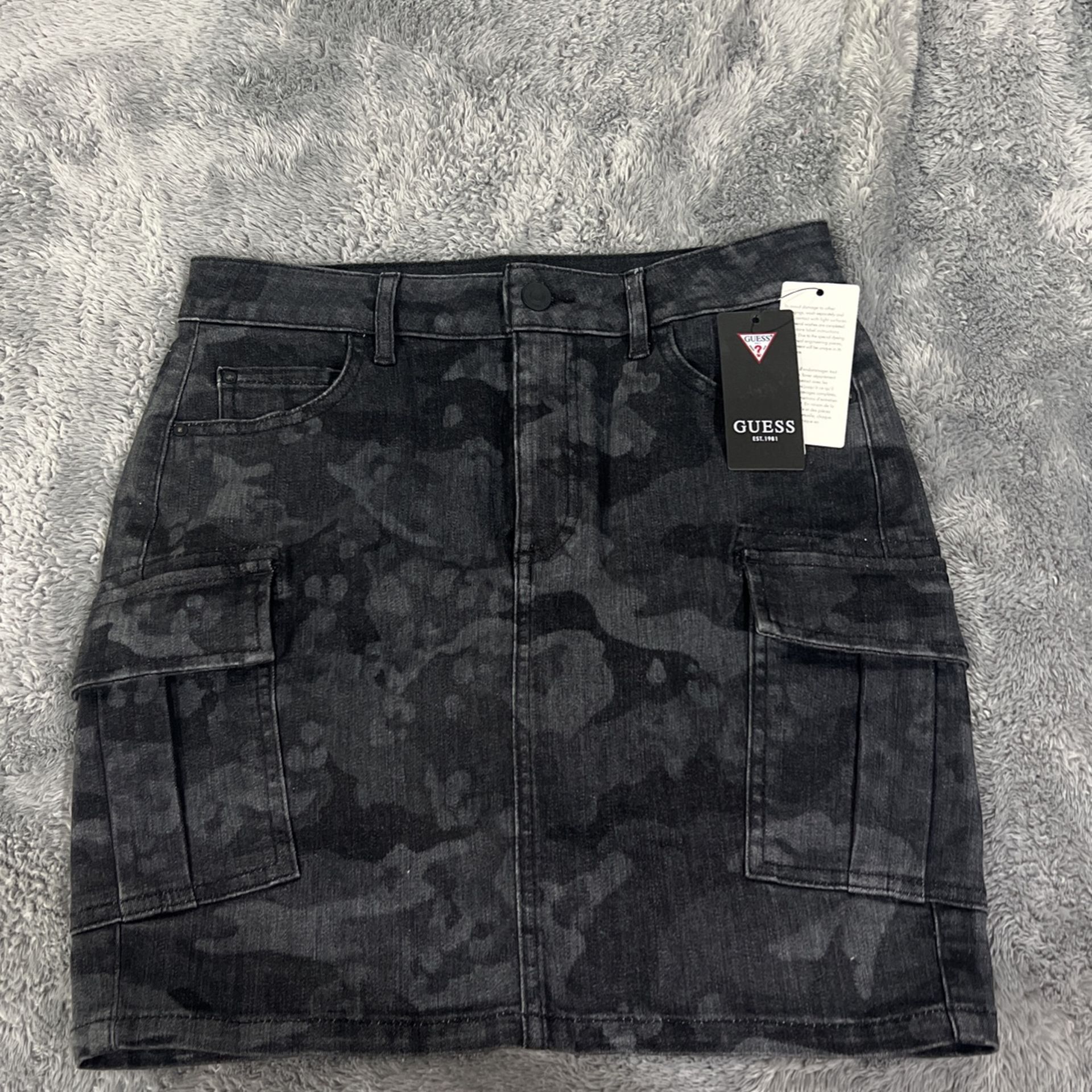 Guess Skirt Size Small 