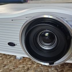 Optoma WU615T WUXGA DLP Professional Projector - 6500 Lumens only 170 lamp hours