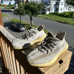 Yeezy Lunda 350 V2 Size 9.5 BUY 1 GET 1 HALF% OFF