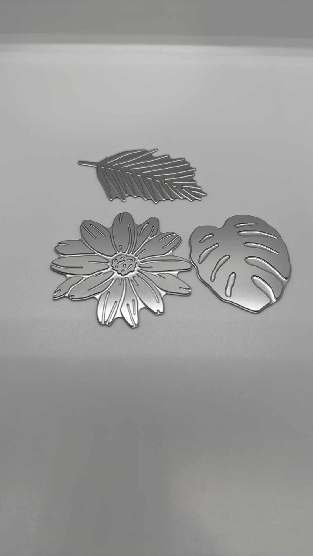 Glimmer Foil Plates