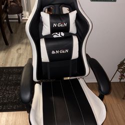 GAMING CHAIR