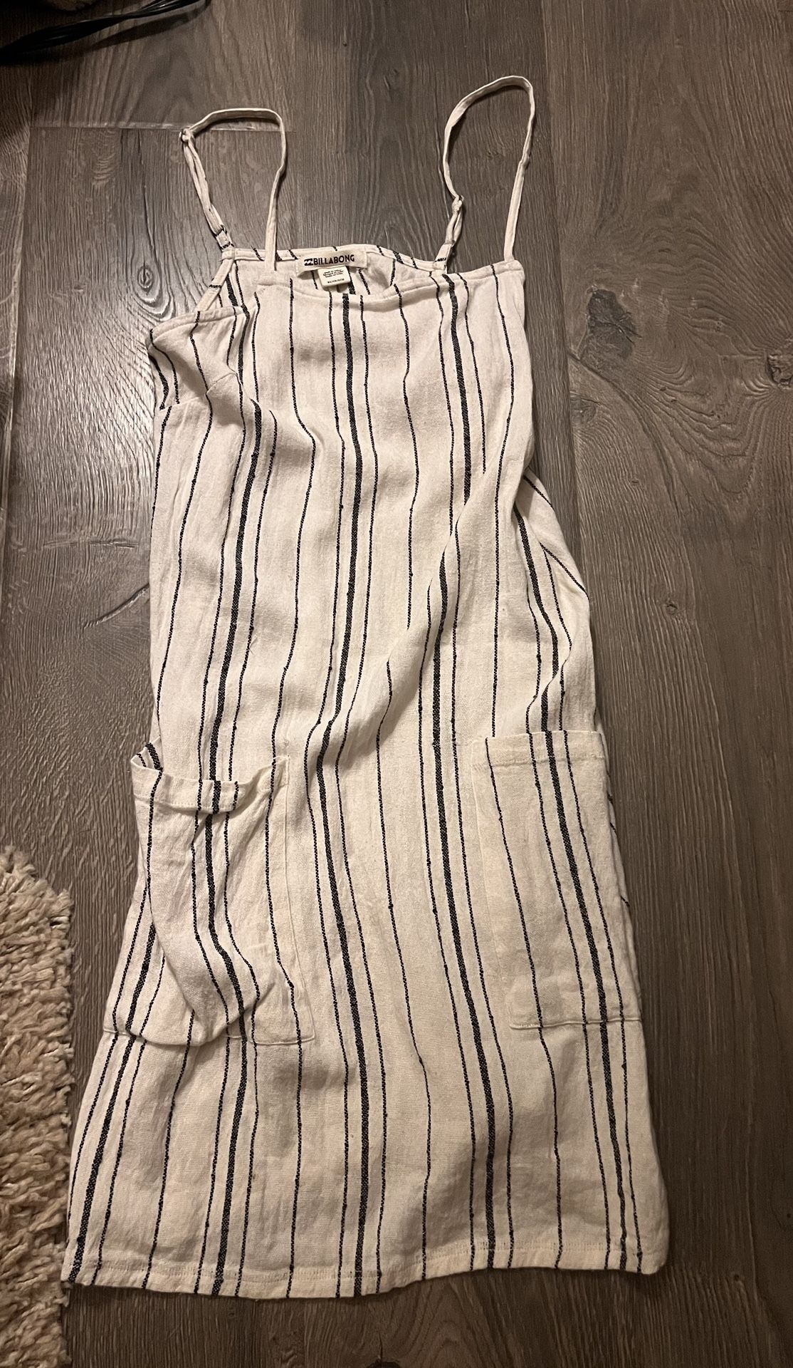Women’s Xsmall Billabong Sundress w/ pockets