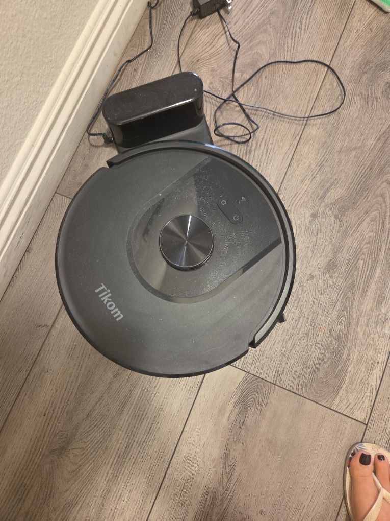 Robot Vaccum And Map TIKOM