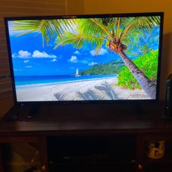 Flatscreen Roku 40” Select Series 1080p Full HD