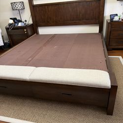 King Platform Bed  built in Drawer And Bench