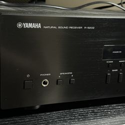 Yamaha R-S202 Stereo Receiver Amplifier