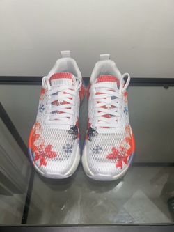 NO BULL Women’s 6.5. EXCLUSIVE‼️ Multi-Colored Flower Theme based.