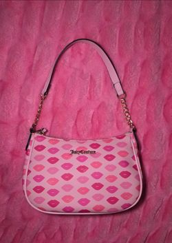 Juicy Couture lips purse