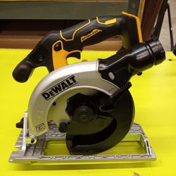 DEWALT 20V BRUSHLESS 6 - 1/2" CIRCULAR SAW ( TOOL ONLY )