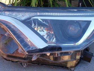 Toyota Rav4 Headlights 