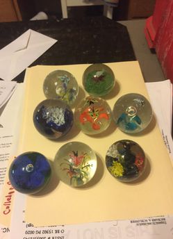 Paper weights glass