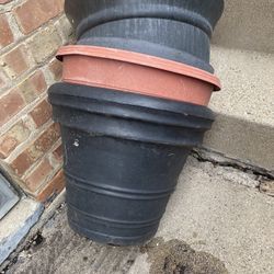 7 Large Plastic Pots