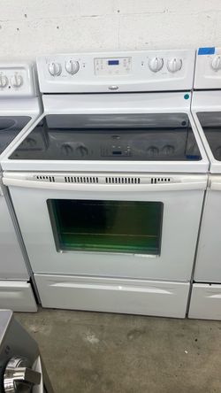Whirlpool White Electric Range with Glass Cooktop