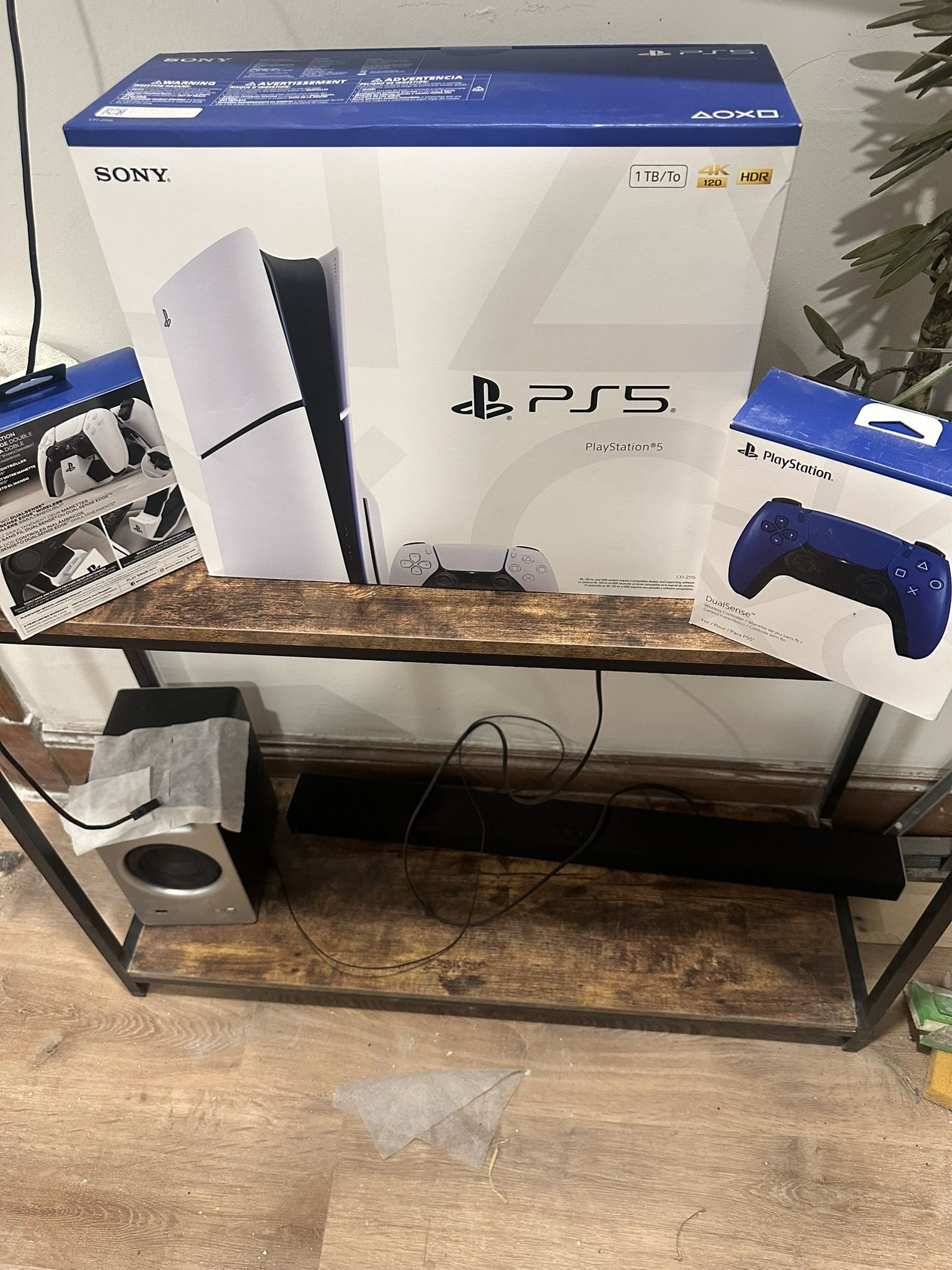 1 TB PS5 With Extra Controller And Charging Station
