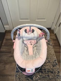 Minnie Mouse bouncer