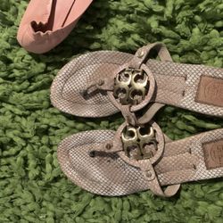 Authentic Tory Burch size 10 wide