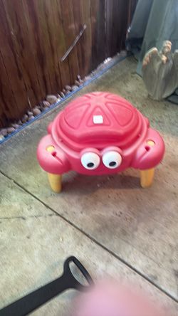 Plastic crab sandbox/water table