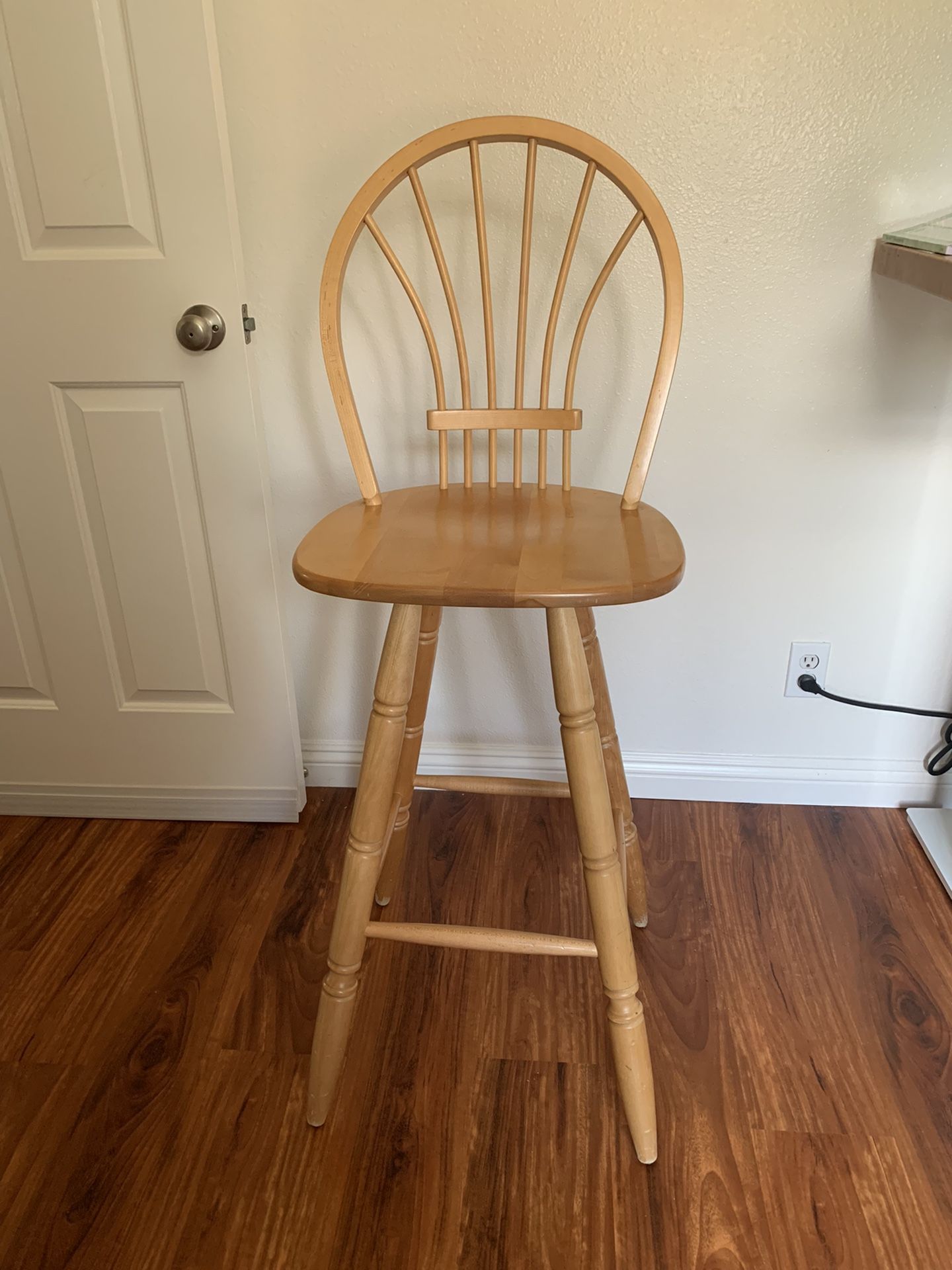 Windsor Style Wood Counter Stool W Swivel Seat