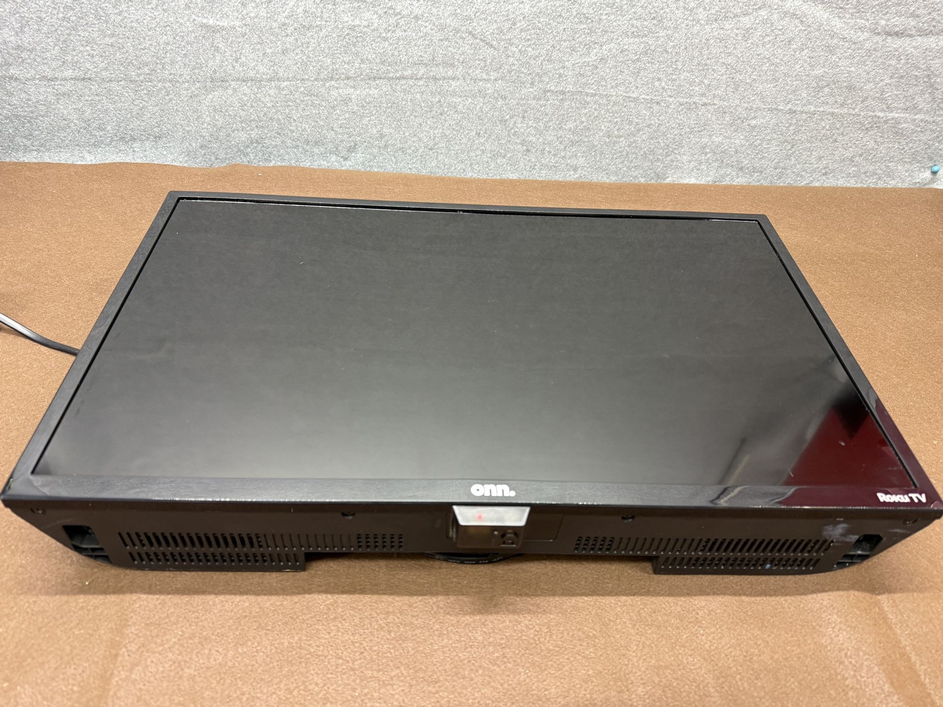 Onn. 100012590 Roku TV 24 inch without remote control