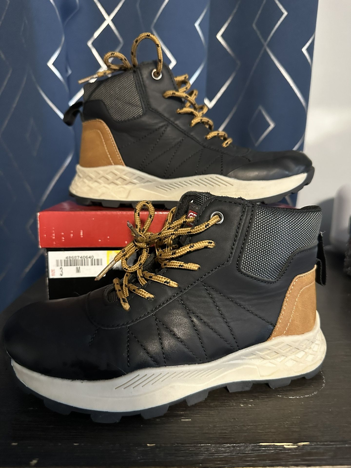 Used Echo Boots- Size 3 Boys