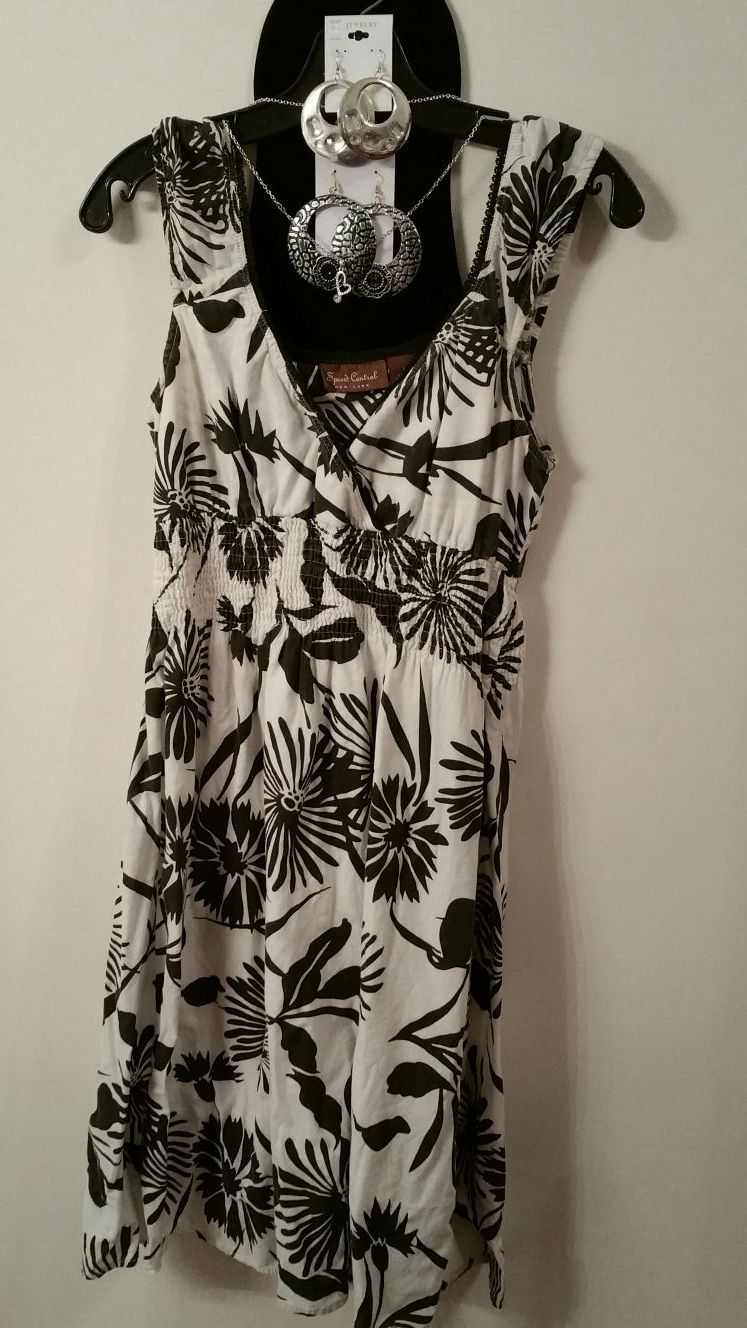 Sundress speed control New York black and white size L Jewelry priced separately
