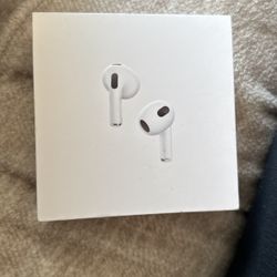 Apple AirPods With Lightning Charging Case