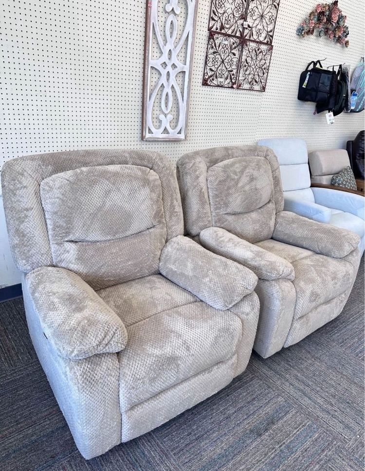 🪑 Power Recliner Chairs – Plush Comfort at the Push of a Button! 🛋️