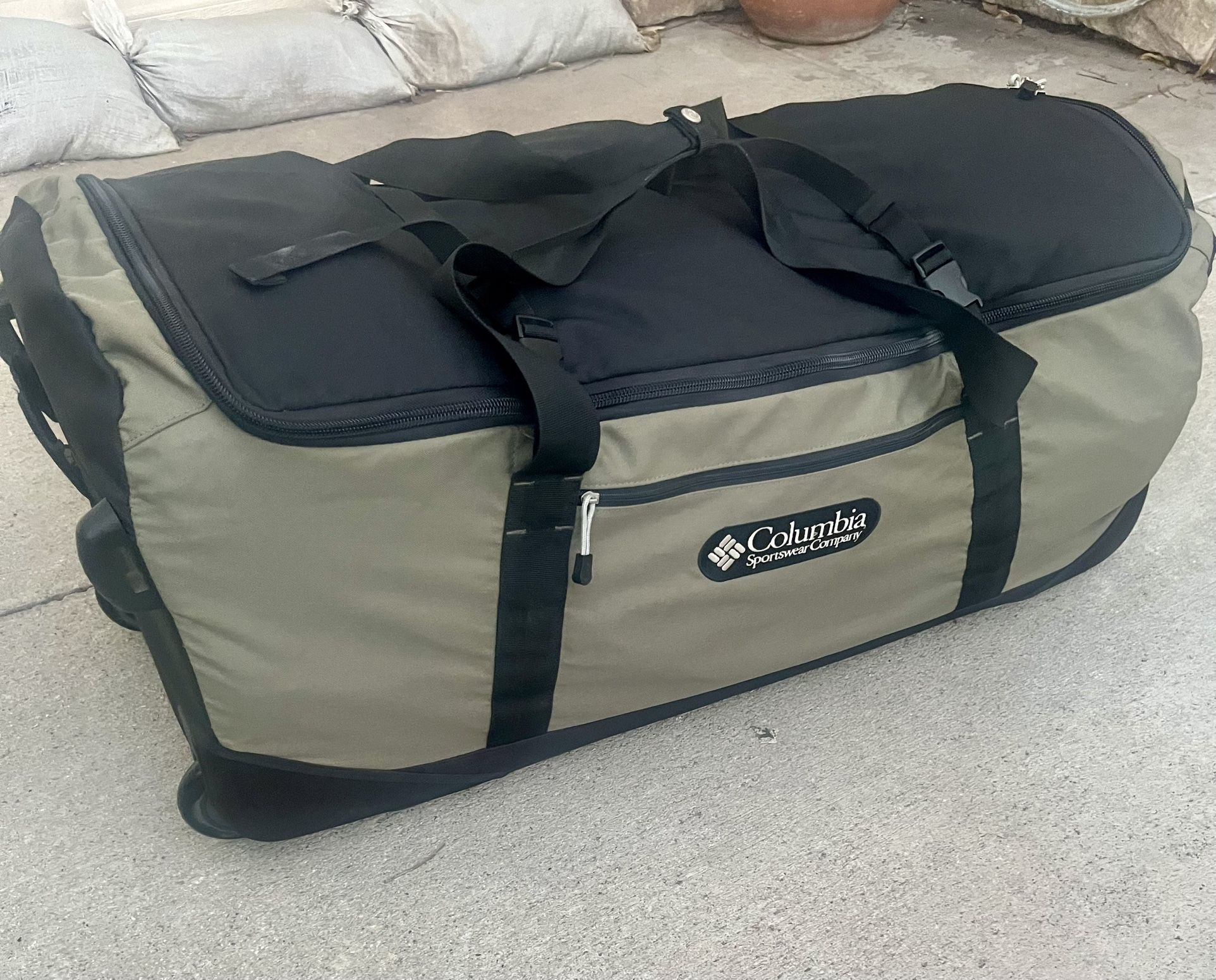 Vintage Columbia (storm Chaser III) Rolling Wheeled Travel Bag